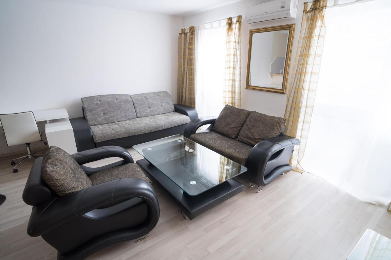 Apartment Vodni With Parking Brno Exterior photo